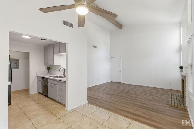 8000 Kroll Way 112, Bakersfield, CA 93311
