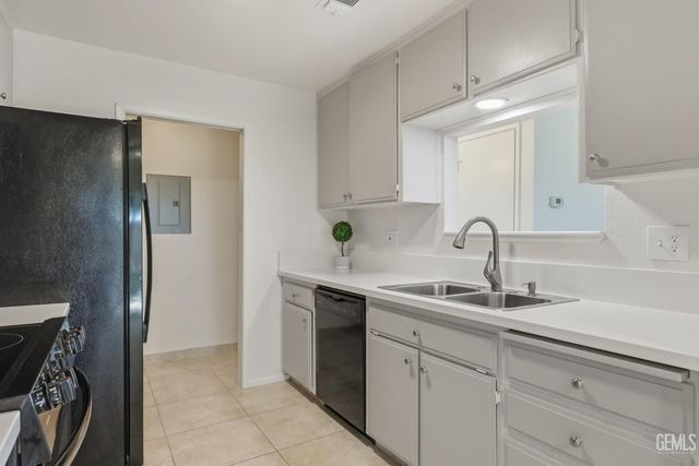 8000 Kroll Way 112, Bakersfield, CA 93311