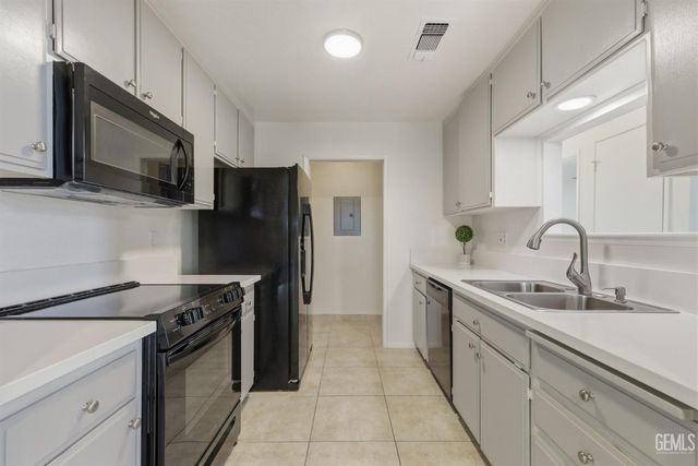 8000 Kroll Way 112, Bakersfield, CA 93311