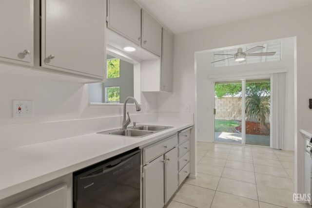 8000 Kroll Way 112, Bakersfield, CA 93311