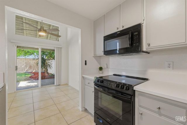 8000 Kroll Way 112, Bakersfield, CA 93311