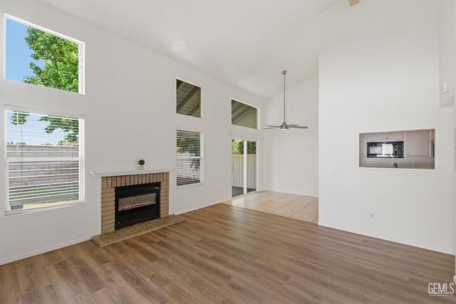 8000 Kroll Way 112, Bakersfield, CA 93311