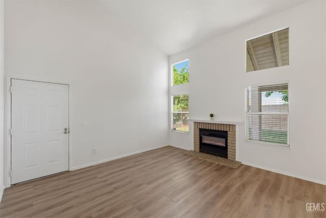 8000 Kroll Way 112, Bakersfield, CA 93311