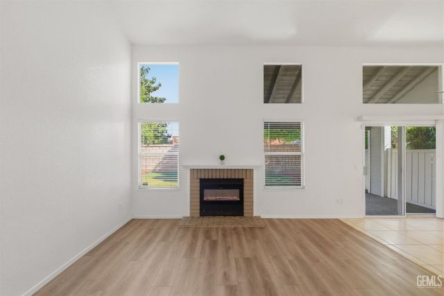 8000 Kroll Way 112, Bakersfield, CA 93311