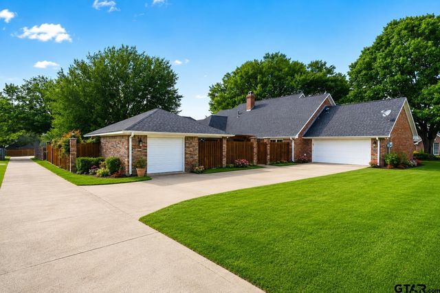 216 TURNBERRY CIRCLE, Mt Pleasant, TX 75455