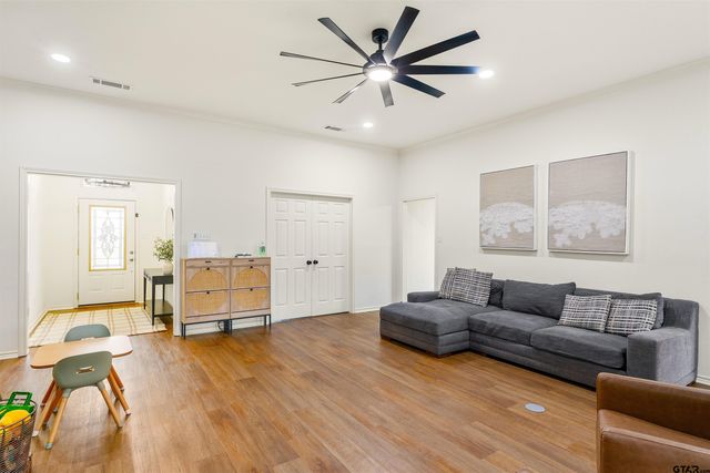 216 TURNBERRY CIRCLE, Mt Pleasant, TX 75455