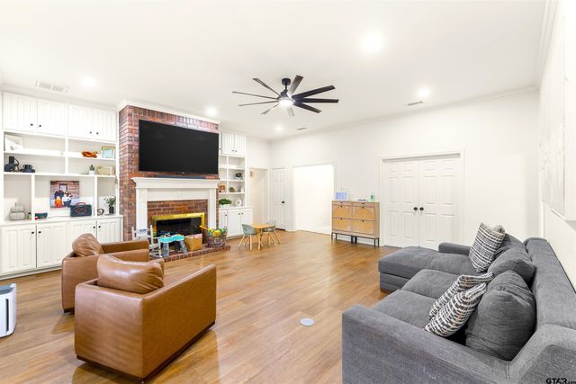 216 TURNBERRY CIRCLE, Mt Pleasant, TX 75455