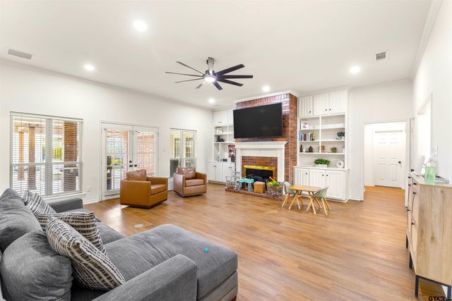 216 TURNBERRY CIRCLE, Mt Pleasant, TX 75455
