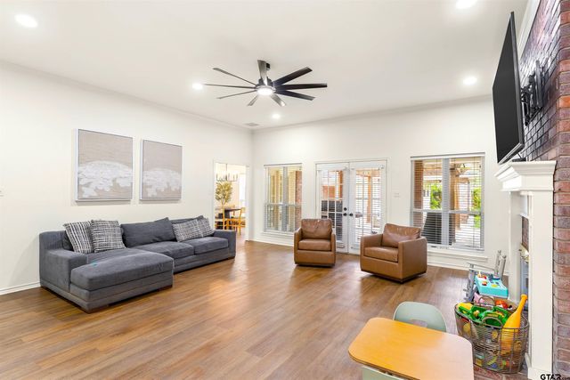 216 TURNBERRY CIRCLE, Mt Pleasant, TX 75455