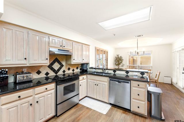 216 TURNBERRY CIRCLE, Mt Pleasant, TX 75455