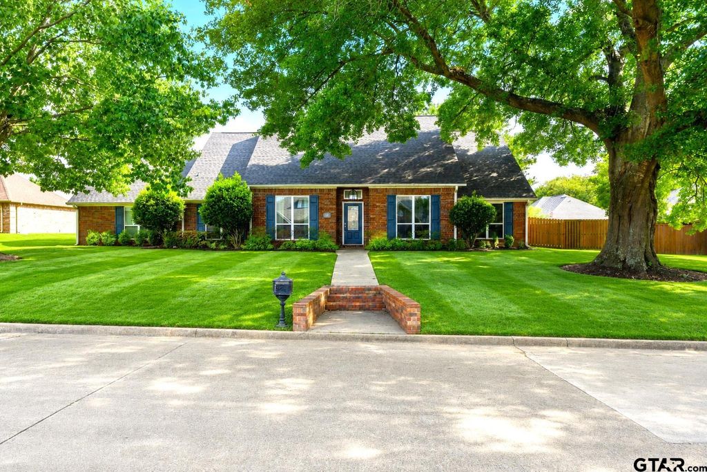 216 TURNBERRY CIRCLE, Mt Pleasant, TX 75455