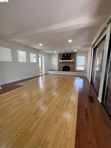 3635 Country Club Blvd, Stockton, CA 95204