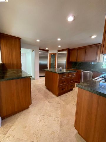 3635 Country Club Blvd, Stockton, CA 95204