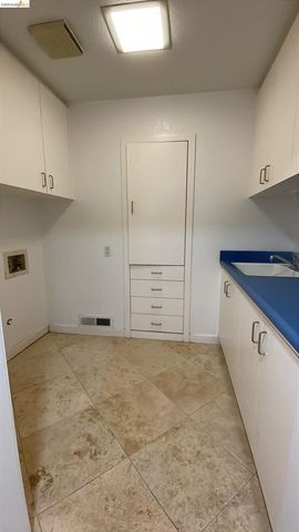 3635 Country Club Blvd, Stockton, CA 95204