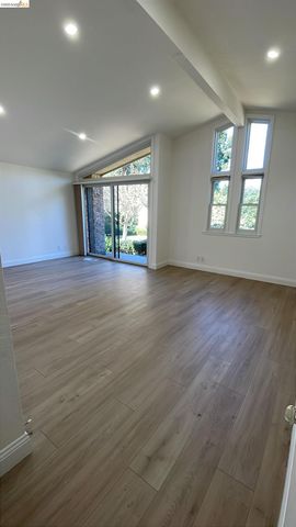 3635 Country Club Blvd, Stockton, CA 95204