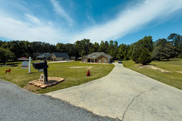 28 W Teddy Bear Lane, Waverly Hall, GA 31831