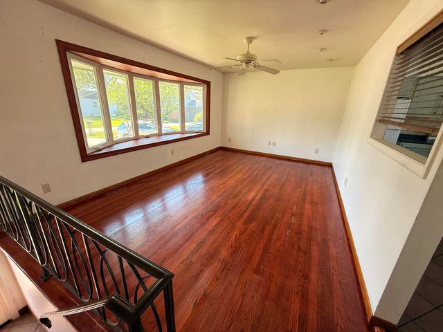 944 W 54th Place, Merrillville, IN 46410