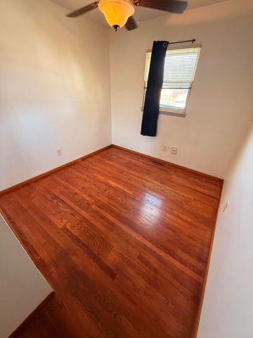 944 W 54th Place, Merrillville, IN 46410