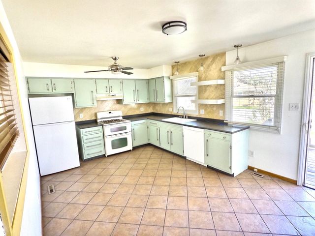 944 W 54th Place, Merrillville, IN 46410