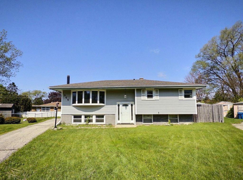 944 W 54th Place, Merrillville, IN 46410
