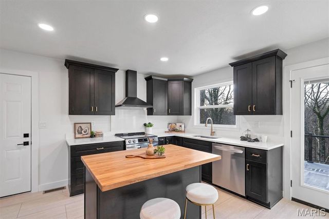 4662 Britcastle Drive, St Louis, MO 63128