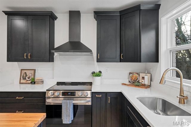 4662 Britcastle Drive, St Louis, MO 63128