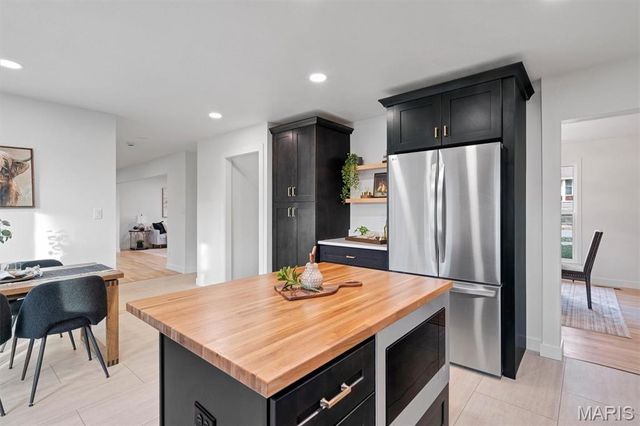 4662 Britcastle Drive, St Louis, MO 63128