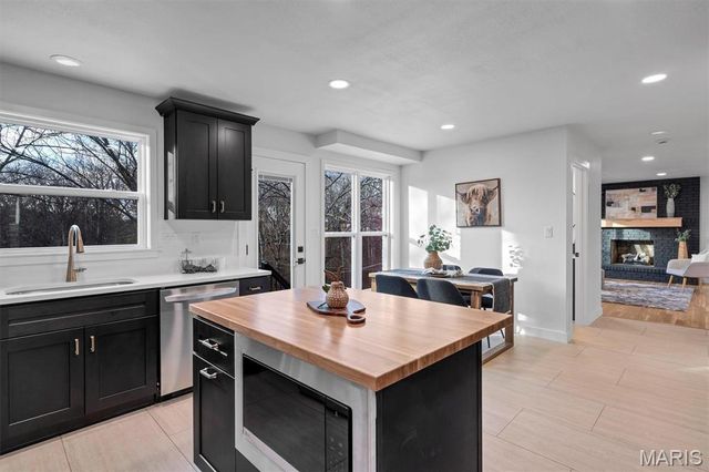 4662 Britcastle Drive, St Louis, MO 63128