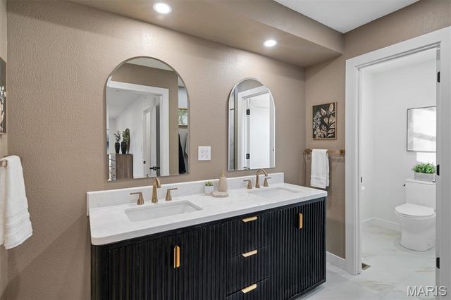 4662 Britcastle Drive, St Louis, MO 63128