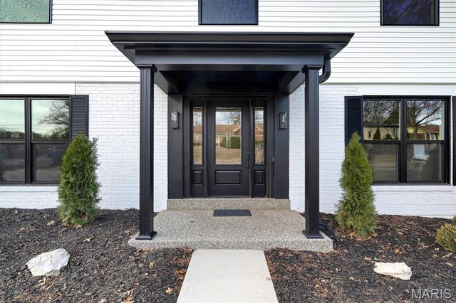 4662 Britcastle Drive, St Louis, MO 63128