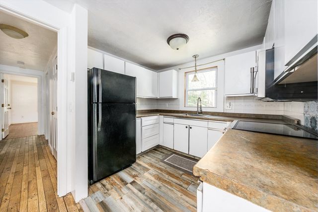 47 Galleon Dr, Falmouth, MA 02536