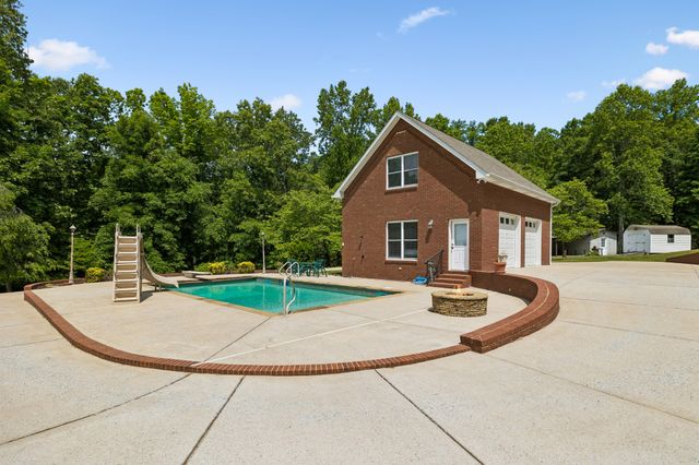 1229 Hogans Branch Rd, Hendersonville, TN 37075