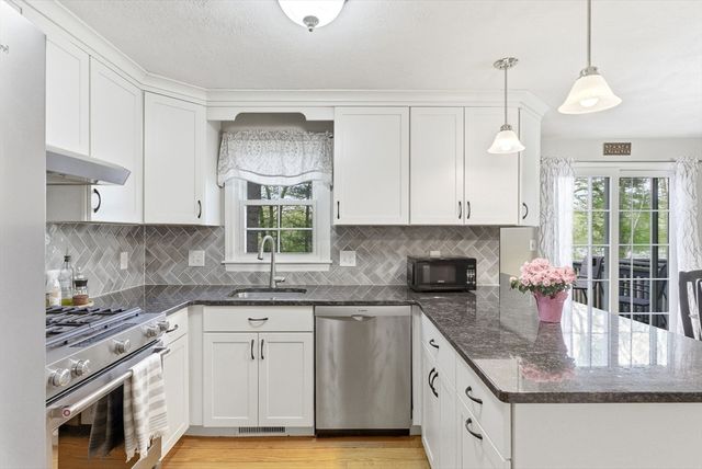 200 Wellman Ave 1, Chelmsford, MA 01863