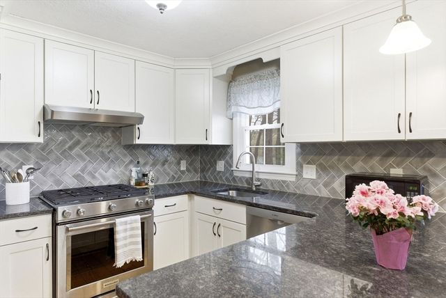 200 Wellman Ave 1, Chelmsford, MA 01863
