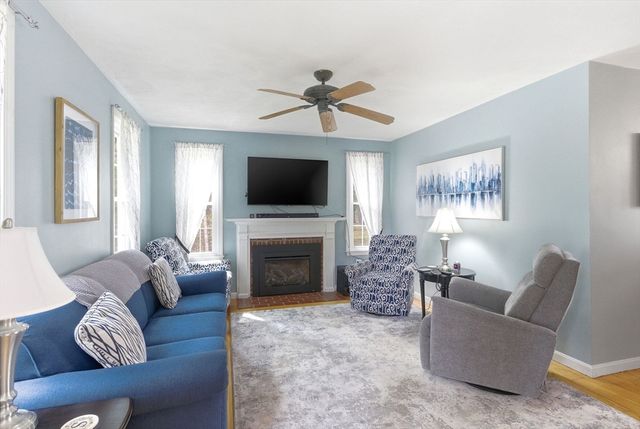 200 Wellman Ave 1, Chelmsford, MA 01863