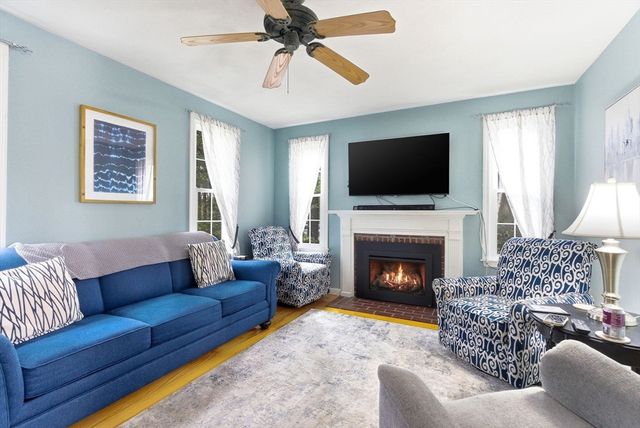 200 Wellman Ave 1, Chelmsford, MA 01863