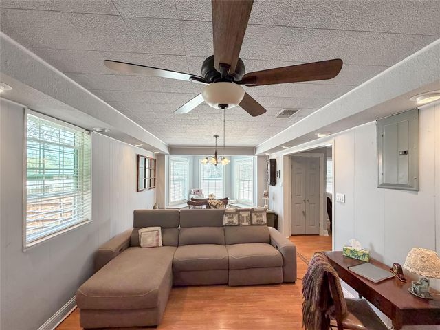 301 Canyon Edge, Canyon Lake, TX 78133