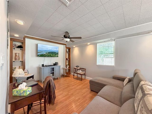 301 Canyon Edge, Canyon Lake, TX 78133