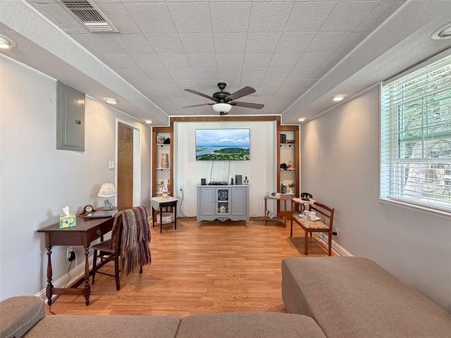 301 Canyon Edge, Canyon Lake, TX 78133