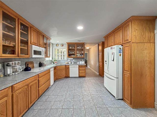 301 Canyon Edge, Canyon Lake, TX 78133