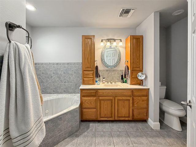 301 Canyon Edge, Canyon Lake, TX 78133