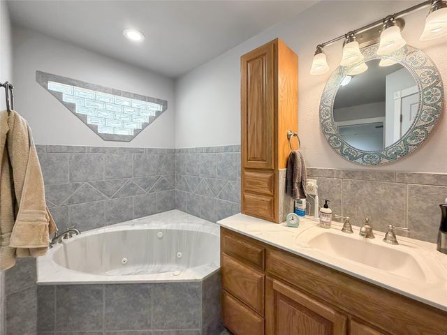 301 Canyon Edge, Canyon Lake, TX 78133