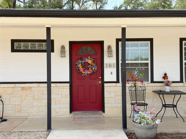 301 Canyon Edge, Canyon Lake, TX 78133