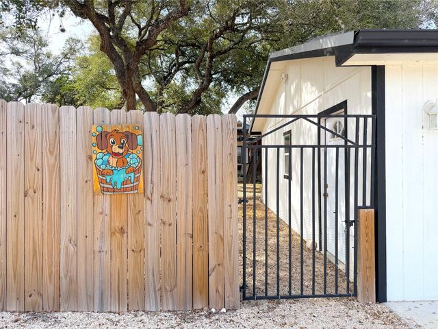 301 Canyon Edge, Canyon Lake, TX 78133