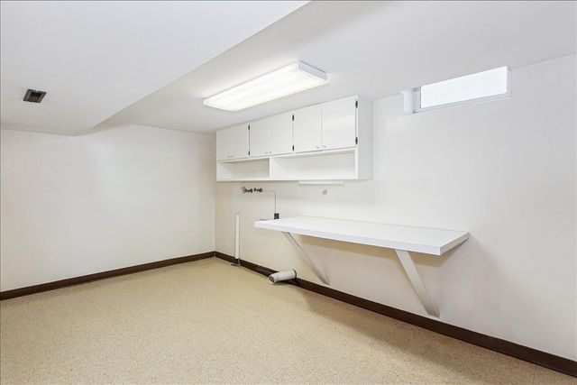 9823 W 9th St N, Wichita, KS 67212