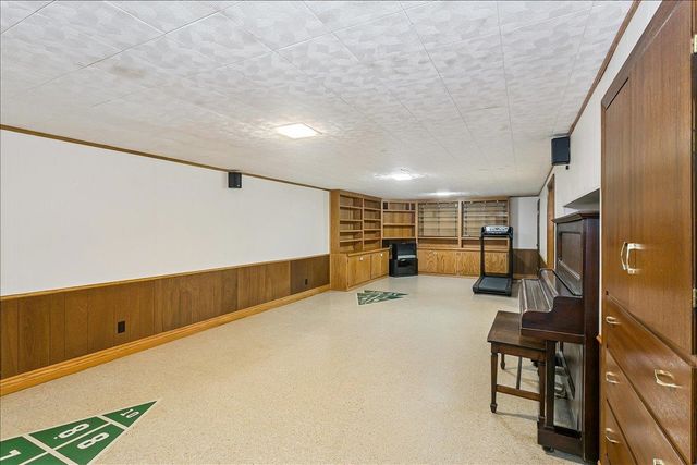 9823 W 9th St N, Wichita, KS 67212