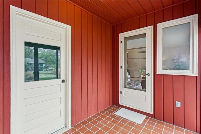 9823 W 9th St N, Wichita, KS 67212