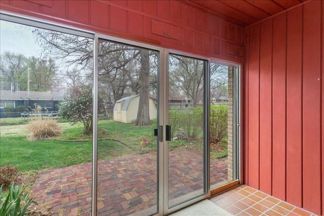 9823 W 9th St N, Wichita, KS 67212