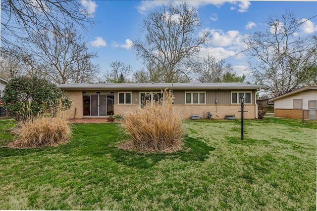 9823 W 9th St N, Wichita, KS 67212