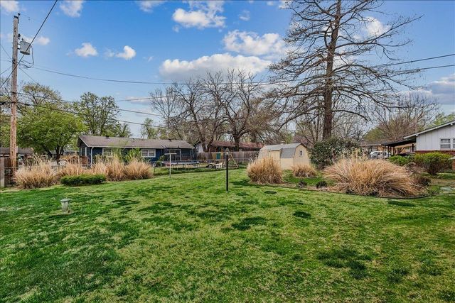 9823 W 9th St N, Wichita, KS 67212